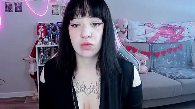 MollysLand online show from March 8, 8:17 am