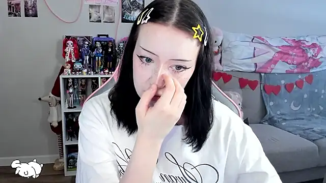 MollysLand online show from March 18, 8:17 am