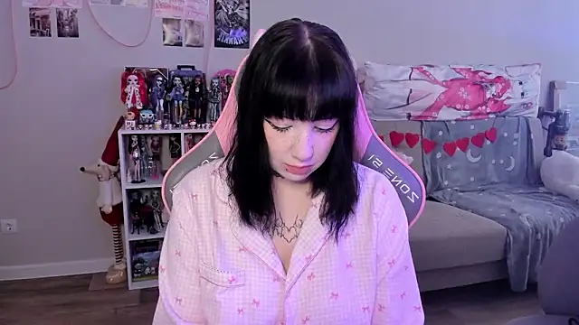 Snapshot of MollysLand chatting on February 24, 7:42 am MollysLand online show from February 24, 7:42 am