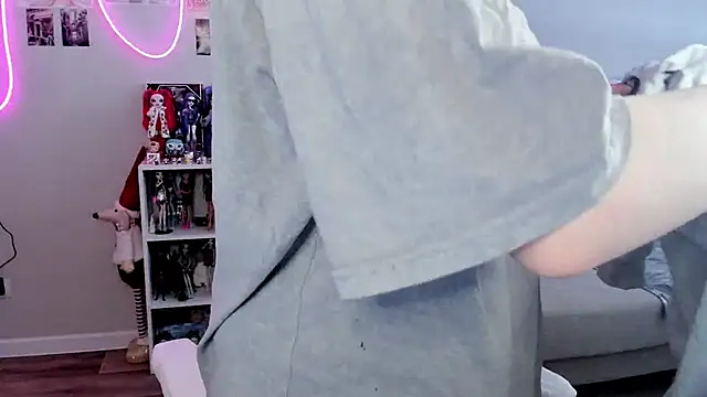 MollysLand online show from March 3, 8:21 am