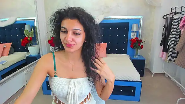 YasmineDelight online show from February 4, 9:15 am