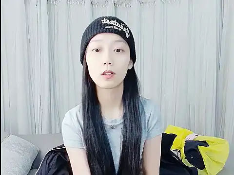 Snapshot of HUIZI8 chatting on February 2, 12:48 pm HUIZI8 online show from February 2, 12:48 pm