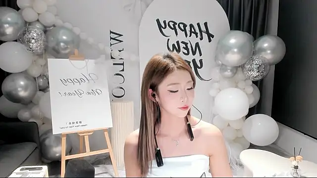 Snapshot of hotgirl0111 chatting on February 8, 1:53 pm hotgirl0111 online show from February 8, 1:53 pm