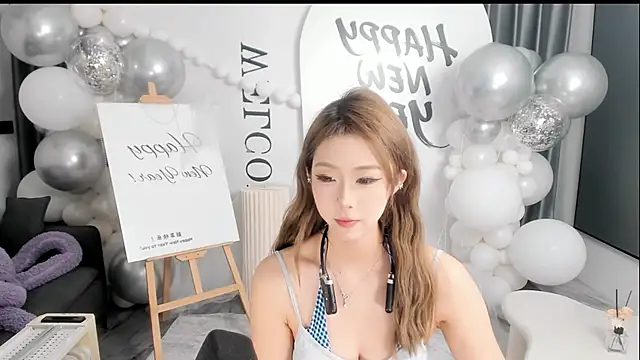 Snapshot of hotgirl0111 chatting on February 12, 10:48 am hotgirl0111 online show from February 12, 10:48 am