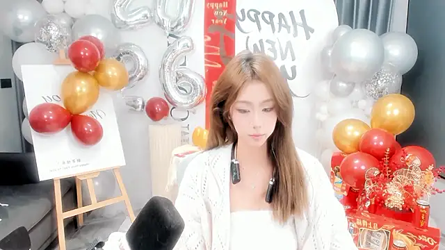 Snapshot of hotgirl0111 chatting on February 20, 12:18 pm hotgirl0111 online show from February 20, 12:18 pm