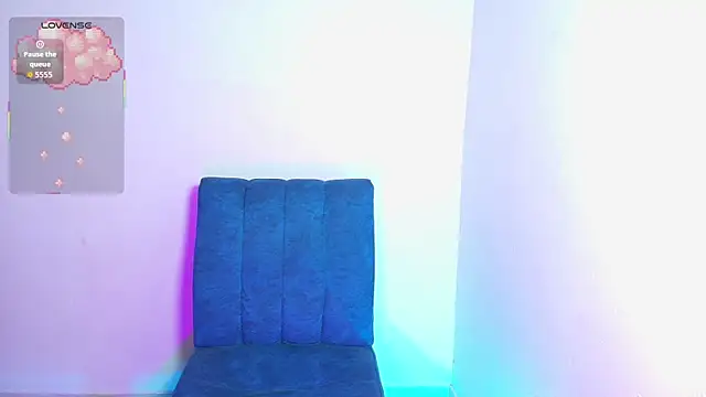Snapshot of Lya_dubois_ chatting on June 6, 11:21 pm Lya dubois online show from June 6, 11:21 pm