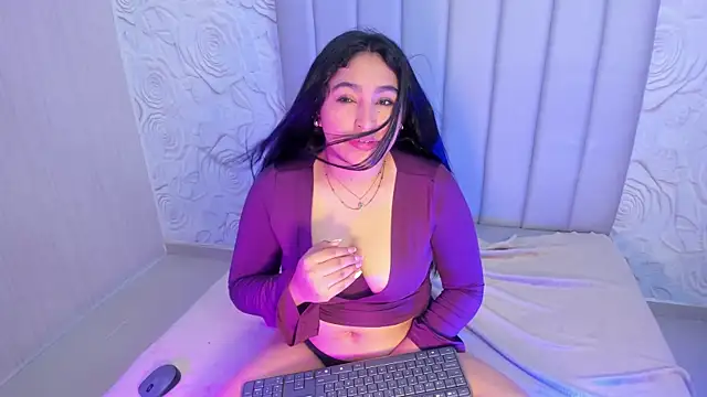Lya dubois  online show from April 29, 9:10 pm