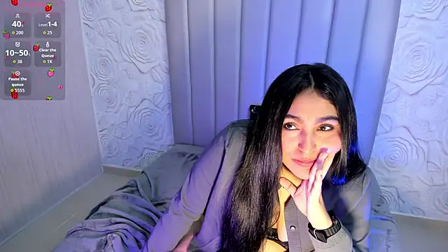 Lya dubois  online show from April 4, 9:10 pm