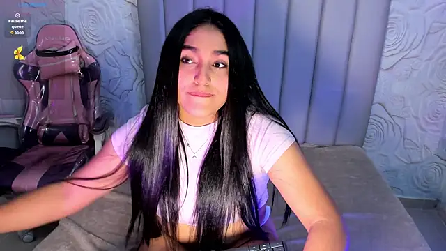 Lya dubois  online show from February 27, 8:30 pm