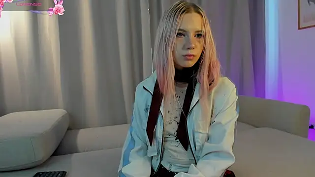 SimonaKaroly online show from February 17, 8:33 am