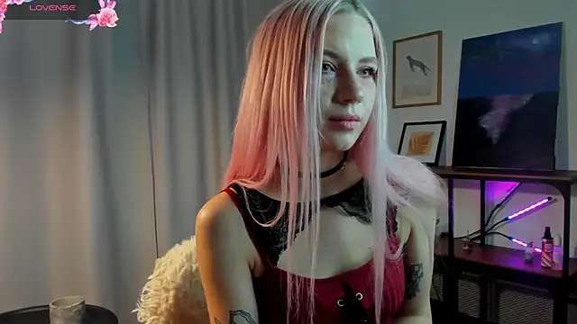 SimonaKaroly online show from February 8, 8:01 am