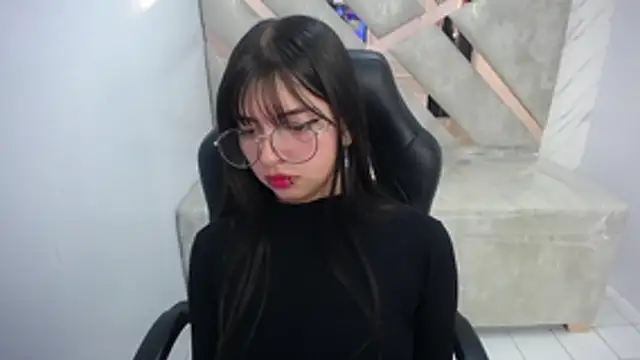 elizabeth t  online show from March 15, 1:18 pm