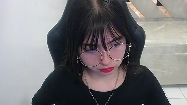 Snapshot of elizabeth_t_ chatting on February 22, 12:40 pm elizabeth t online show from February 22, 12:40 pm