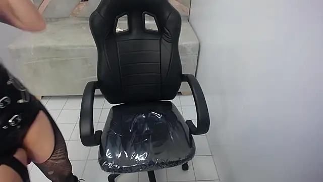 elizabeth t  online show from March 7, 1:05 pm