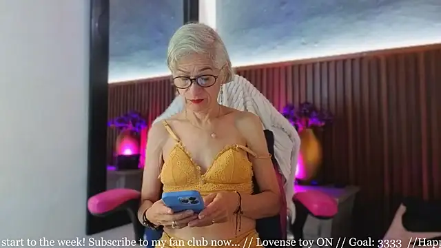 miss monserrate01 online show from February 20, 1:13 pm