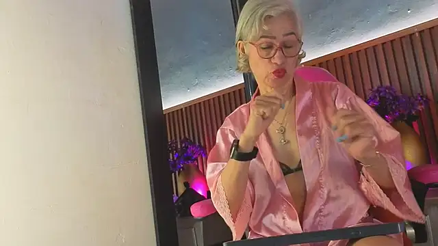 Snapshot of miss_monserrate01 chatting on April 18, 1:35 pm miss monserrate01 online show from April 18, 1:35 pm