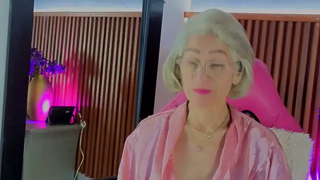 Snapshot of miss_monserrate01 chatting on June 5, 1:28 pm miss monserrate01 online show from June 5, 1:28 pm