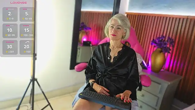 Snapshot of miss_monserrate01 chatting on May 12, 1:50 pm miss monserrate01 online show from May 12, 1:50 pm