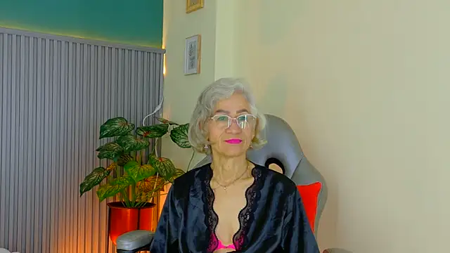 Snapshot of miss_monserrate01 chatting on June 17, 2:05 pm miss monserrate01 online show from June 17, 2:05 pm