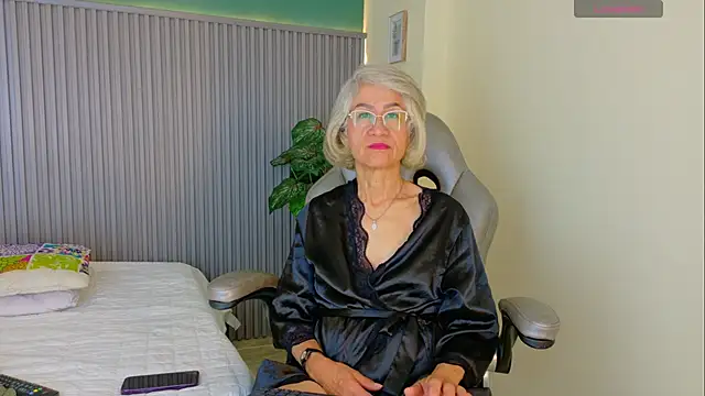 Snapshot of miss_monserrate01 chatting on June 29, 2:17 pm miss monserrate01 online show from June 29, 2:17 pm