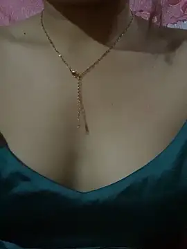 Snapshot of yuii-717 chatting on February 6, 2:07 am yuii-717 online show from February 6, 2:07 am