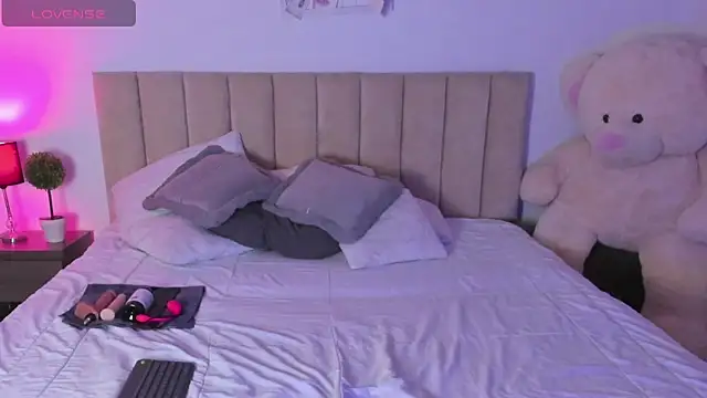 Snapshot of AmberRaiden chatting on February 8, 3:37 am AmberRaiden online show from February 8, 3:37 am