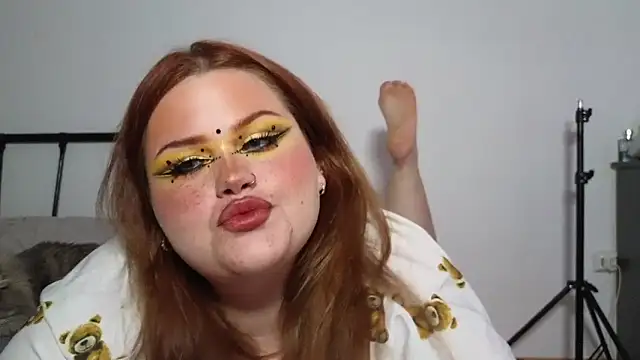 Gloria Thomas online show from April 2, 2:08 am