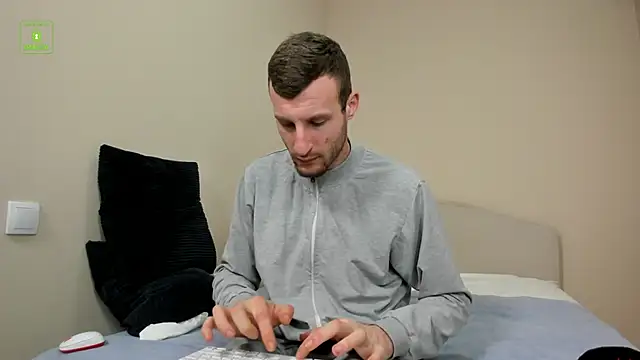 Snapshot of Deymond_Russo chatting on February 18, 6:44 am Deymond Russo online show from February 18, 6:44 am