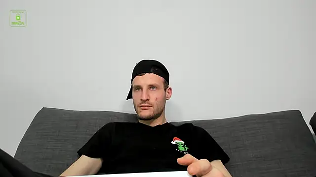 Snapshot of Deymond_Russo chatting on February 15, 6:07 pm Deymond Russo online show from February 15, 6:07 pm