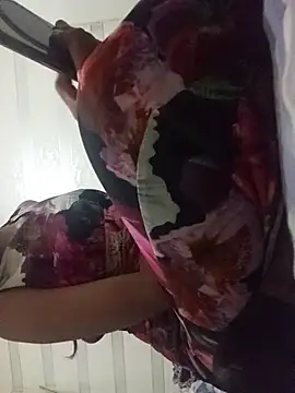 loveofpetitegirls34 online show from April 19, 6:10 pm