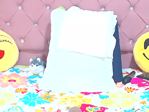 emassquirt29 online show from April 11, 5:26 am