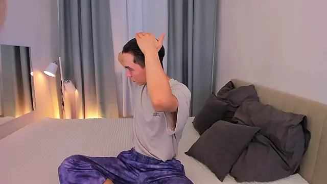 Snapshot of Ian_Harrickton chatting on February 28, 5:29 am Ian Harrickton online show from February 28, 5:29 am