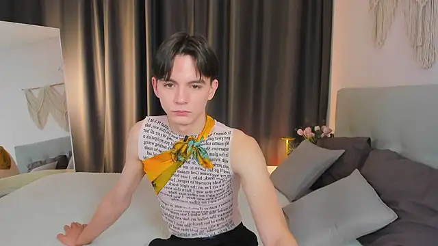 Snapshot of Ian_Harrickton chatting on March 1, 3:45 pm Ian Harrickton online show from March 1, 3:45 pm