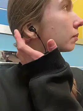 Snapshot of Bubble_Chloe chatting on February 24, 2:29 pm Bubble Chloe online show from February 24, 2:29 pm