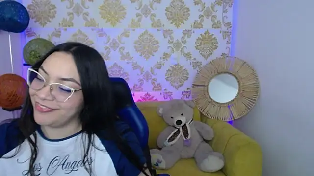 ALISS M  online show from February 5, 8:04 pm