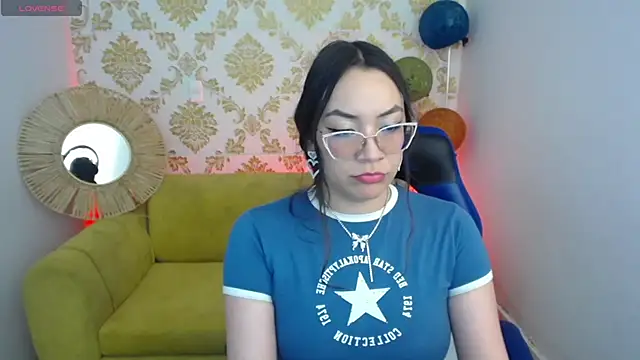 ALISS M  online show from April 14, 9:09 pm