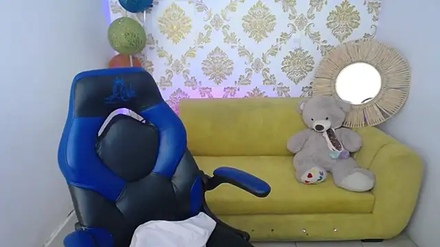 ALISS M  online show from February 23, 9:15 pm