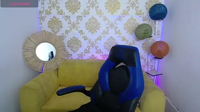 ALISS M  online show from February 9, 10:30 pm