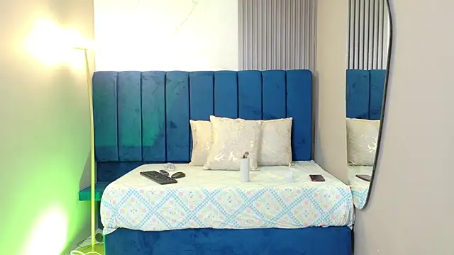 Snapshot of rouxinferno_cr chatting on February 12, 4:23 am rouxinferno cr online show from February 12, 4:23 am