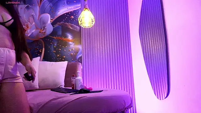 Snapshot of rouxinferno_cr chatting on February 25, 3:07 am rouxinferno cr online show from February 25, 3:07 am