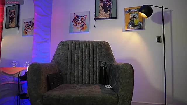 TaylerCross  online show from March 10, 1:15 pm