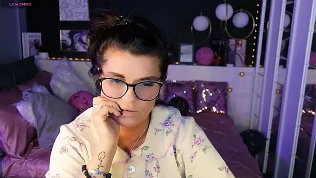 RikaCoutts online show from February 12, 9:03 pm