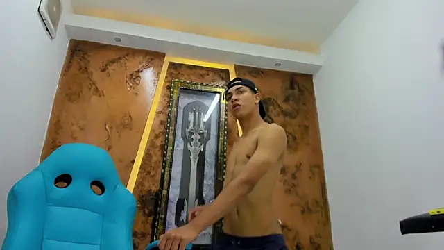 Snapshot of David_Bigcock20 chatting on February 8, 7:55 pm David Bigcock20 online show from February 8, 7:55 pm