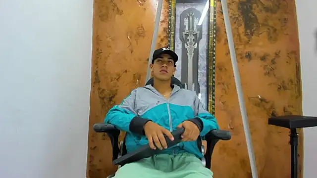 Snapshot of David_Bigcock20 chatting on February 11, 8:20 pm David Bigcock20 online show from February 11, 8:20 pm