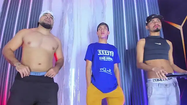 Snapshot of David_Bigcock20 chatting on February 27, 8:52 pm David Bigcock20 online show from February 27, 8:52 pm