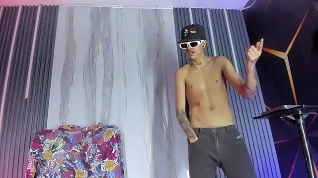 Snapshot of David_Bigcock20 chatting on February 25, 8:30 pm David Bigcock20 online show from February 25, 8:30 pm