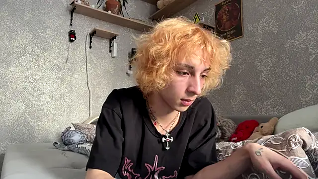 Snapshot of Fred_bucks chatting on February 24, 8:15 am Fred bucks online show from February 24, 8:15 am