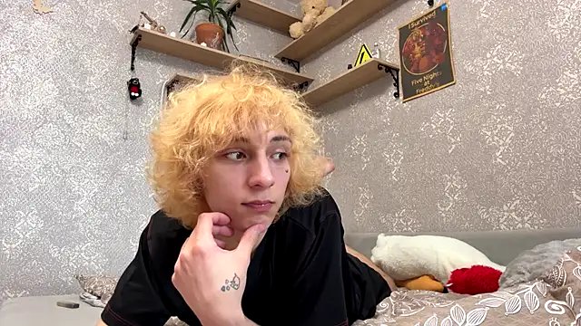 Snapshot of Fred_bucks chatting on February 23, 9:10 am Fred bucks online show from February 23, 9:10 am