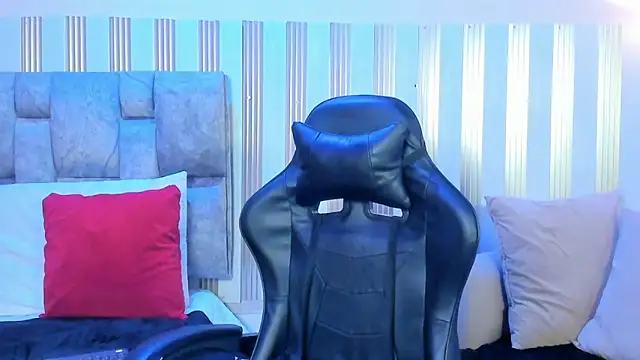 nina glow online show from February 16, 12:04 pm