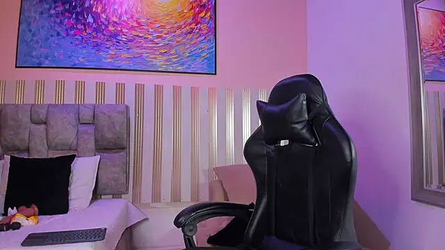 nina glow online show from March 30, 11:44 am